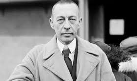 Genç yaşlarında gösterdiği yetenek, onu Rusya’nın önde gelen müzisyenlerinden biri hâline getirmiştir. Ancak Rahmaninov’un hayatı, kişisel trajediler ve tarihsel çalkantılarla doludur. Birinci Dünya Savaşı ve Rus Devrimi, Rahmaninov’un kariyerini doğrudan etkilemiş, onu 1917 yılında Rusya’dan ayrılmaya ve uzun süre yurt dışında yaşamaya yönlendirmiştir.