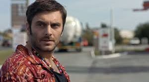 Pio Marmaï, sanatla dopdolu bir ailede büyüdü. Babası sahne tasarımcısı, annesi ise Strazburg Operası’nda kostüm tasarımcısı olarak çalışıyordu. Bu ortam, Marmaï’in küçük yaşlardan itibaren sahne sanatlarına ve estetiğe ilgi duymasını sağladı. Oyunculuk yeteneğini geliştirmek için hem Fransa’da hem de yurt dışında eğitim aldı.