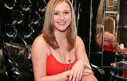 Skye McCole Bartusiak, çocuk yaşta oyunculuk kariyerine başlamış olsa da eğitimine de önem vermiştir. Houston’daki yerel okullarda eğitim aldıktan sonra, özel sanat okullarında oyunculuk ve sahne çalışmaları yapmıştır.