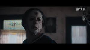 Monster, klasik suç draması kalıplarının ötesine geçerek, karakterlerin psikolojilerini ve toplumsal etkileri merkezine alır. Bu yönüyle, sadece olay örgüsüne değil, aynı zamanda suçun insan ve toplum üzerindeki yansımalarına da odaklanan bir anlatı sunar.