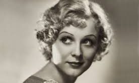 Gloria Stuart, 1930’lu yıllarda Hollywood sinemasına adım atmış ve kısa sürede dikkat çekmeyi başarmıştır. Bu dönemde özellikle korku ve dram türündeki filmlerde rol almıştır.