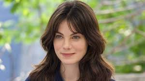 Michelle Monaghan, televizyon dizileriyle başladığı kariyerinde kısa sürede sinema dünyasına adım atmıştır. Geniş kitleler tarafından tanınmasını sağlayan projelerden biri Kiss Kiss Bang Bang olmuştur.