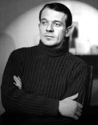 Deleuze, fark ve tekrar kavramlarını felsefesinin merkezine yerleştirir. Geleneksel felsefe, varlıkları sabit, özdeş ve değişmez varlıklar olarak ele alırken, Deleuze’a göre varlıklar sürekli bir farklılık ve tekrar içinde şekillenir. Deleuze, farkı bir özdeşlikten çok daha yaratıcı bir öğe olarak görür. Her şey, mevcut yapılar içinde farklılıkları üreterek var olur.