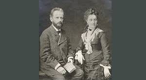 Miliukova’nın yaşamı, özellikle Tchaikovsky ile olan ilişkisiyle tarih sahnesinde yer almıştır. 1877 yılında Pyotr Ilyich Tchaikovsky ile evlenen Antonina, kısa süre içinde müzik dünyasının ve halkın ilgisini çeken bir figür hâline gelmiştir. Ancak evlilikleri, kısa ve zorlu bir süreç olmuştur.