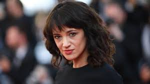 Asia Argento, sadece yetenekli bir oyuncu değil, aynı zamanda kendi sanatını cesurca ifade eden, toplumsal ve kültürel meselelere dair duruşunu açıkça ortaya koyan bir sanatçıdır. Onun kariyeri, sinema tarihi ve popüler kültür açısından oldukça önemli bir konuma sahiptir.