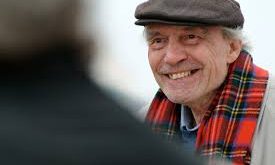 Jacques Rivette, Yeni Dalga akımının önde gelen yönetmenlerinden biri olarak, Fransız sinemasına yenilikçi bakış açıları ve deneysel anlatım biçimleri getirmiştir. Bu akım, 1950'lerin sonlarından itibaren Fransız sinemasında önemli bir devrim yaratmış, geleneksel anlatı tekniklerinin dışına çıkılarak daha özgür, deneysel ve yaratıcı bir sinema dili geliştirilmiştir.