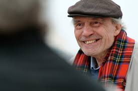 Jacques Rivette, Yeni Dalga akımının önde gelen yönetmenlerinden biri olarak, Fransız sinemasına yenilikçi bakış açıları ve deneysel anlatım biçimleri getirmiştir. Bu akım, 1950'lerin sonlarından itibaren Fransız sinemasında önemli bir devrim yaratmış, geleneksel anlatı tekniklerinin dışına çıkılarak daha özgür, deneysel ve yaratıcı bir sinema dili geliştirilmiştir.