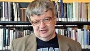Kim Peek’i benzersiz kılan en önemli özellik, neredeyse sınırsız sayılabilecek hafıza kapasitesidir. Hayatı boyunca yaklaşık 12.000’den fazla kitabı okuduğu ve bu kitapların büyük bölümünü kelimesi kelimesine hatırlayabildiği bilinmektedir.