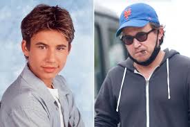 Jonathan Taylor Thomas, 1990’lı yılların en popüler çocuk ve genç oyuncularından biri olarak tanınan Amerikalı bir aktördür. Özellikle televizyon dizileri ve animasyon filmlerdeki seslendirme çalışmalarıyla büyük bir hayran kitlesine ulaşan Thomas, genç yaşta elde ettiği şöhretle dönemin en dikkat çeken yıldızlarından biri olmuştur.
