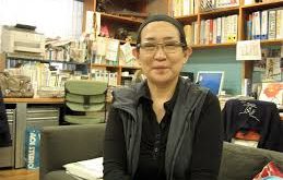 Kazuko Kurosawa, 29 Nisan 1954 tarihinde Japonya’da dünyaya gelmiştir. Sanatla iç içe bir ailede büyümesi, onun kariyer seçiminde belirleyici olmuştur. Babası Akira Kurosawa’nın sinema dünyasındaki büyük etkisi, Kazuko Kurosawa’nın da bu alana yönelmesini sağlamıştır.