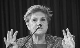 Françoise Gaillard, çağdaş Fransız edebiyatının önde gelen eleştirmenlerinden biridir. Edebiyat dünyasında derin analizleri ve özgün yorumları ile tanınan Gaillard, Fransız edebiyatının hem klasik hem de modern yönlerini ele alan kapsamlı çalışmalara imza atmıştır. Eserleri ve eleştirileri, okuyuculara edebiyatın estetik ve toplumsal boyutlarını anlama fırsatı sunar.