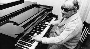 Joaquín Rodrigo, özellikle gitar repertuvarına yaptığı katkılarla dünya çapında tanınan bir bestecidir. En ünlü eseri olan Concierto de Aranjuez ile klasik müzik tarihinde kalıcı bir iz bırakan Rodrigo, İspanyol kültürünü ve melodik zenginliğini evrensel müzik diliyle buluşturmayı başarmıştır.