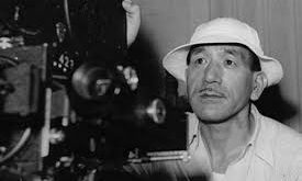 Yasujirō Ozu, 12 Aralık 1903 tarihinde Japonya’nın Tokyo şehrinde dünyaya gelmiştir. Genç yaşlarda sinemaya ilgi duyan Ozu, kariyerine Shochiku stüdyosunda başlamıştır. Burada yardımcı yönetmen olarak çalışarak sinema tekniklerini öğrenmiş ve kısa sürede kendi filmlerini yönetmeye başlamıştır.