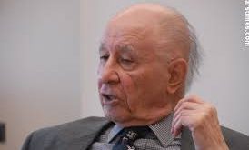 Jahangir Amouzegar, İran’ın ekonomik politikalarında önemli rol oynamış, aynı zamanda uluslararası ekonomi alanında saygın çalışmalarıyla tanınan bir ekonomist ve devlet adamıdır. Özellikle İran’ın modern ekonomik yapısının şekillenmesinde katkıları bulunan Amouzegar, hem akademik hem de siyasi kimliğiyle dikkat çekmiştir.