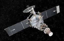 Uzay keşif tarihinin en önemli başarılarından biri olan Mariner 2, insanlığın başka bir gezegene gerçekleştirdiği ilk başarılı yakın geçiş görevlerinden biridir. 1962 yılında fırlatılan bu uzay aracı, Venüs hakkında elde edilen ilk doğrudan bilimsel verileri sağlayarak gezegen biliminde yeni bir çağ başlatmıştır.