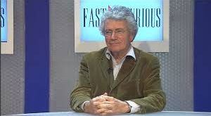 Daniel Bougnoux, Fransa’da doğmuş ve entelektüel bir aile ortamında büyümüştür. Genç yaşlardan itibaren felsefeye ve toplumsal sorunlara ilgi göstermiştir. Eğitim hayatına klasik felsefe ve sosyal bilimler üzerine odaklanarak başlamış, ilerleyen yıllarda modern medya ve kültür eleştirisi alanlarında uzmanlaşmıştır.