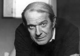 Deleuze’un felsefesinin temelinde, fark ve tekrar kavramları önemli bir yer tutar. Deleuze, farkı bir özdeşlikten çok daha yaratıcı bir öğe olarak ele alır. Her şey, bir özdeşlik oluşturmak yerine, sürekli değişen bir farklılık ve tekrar süreci içinde var olur. Bu düşünce, varlığın ve kimliğin sabit değil, dinamik ve dönüşen bir yapıya sahip olduğunu savunur.