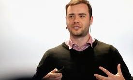 Karpathy, uzun süre Tesla’da Yapay Zekâ Direktörü olarak görev yapmış ve daha sonra OpenAI bünyesinde araştırmacı olarak çalışmıştır. Aynı zamanda yapay zekâ eğitimine yaptığı katkılar, açık kaynak projeleri ve akademik çalışmaları sayesinde dünya genelinde binlerce araştırmacı ve geliştirici için ilham kaynağı olmuştur.