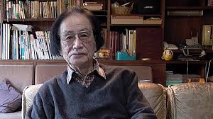 Shinobu Hashimoto, 18 Nisan 1918 tarihinde Japonya’nın Hyogo eyaletinde doğmuştur. Gençlik yıllarında sağlık sorunları nedeniyle askerlik yapamayan Hashimoto, bu süreçte yazmaya yönelmiş ve senaryo alanında kendini geliştirmiştir.