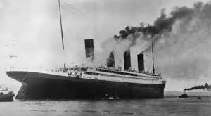 1997’de vizyona giren Titanic, sinematografisi, hikâye anlatımı, görsel efektleri ve dramatik yapısıyla dünya çapında büyük başarı elde etmiş; hem eleştirmenlerden hem de izleyicilerden övgüler almıştır. Film, 14 dalda Akademi Ödülü’ne aday gösterilmiş ve 11 dalda Oscar kazanarak, tarihsel felaket ve romantizm temalı sinemada çığır açmıştır.