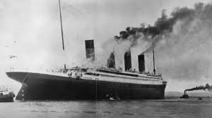 1997’de vizyona giren Titanic, sinematografisi, hikâye anlatımı, görsel efektleri ve dramatik yapısıyla dünya çapında büyük başarı elde etmiş; hem eleştirmenlerden hem de izleyicilerden övgüler almıştır. Film, 14 dalda Akademi Ödülü’ne aday gösterilmiş ve 11 dalda Oscar kazanarak, tarihsel felaket ve romantizm temalı sinemada çığır açmıştır.