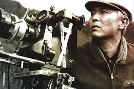 Ishirō Honda, 7 Mayıs 1911 tarihinde Japonya’nın Yamagata bölgesinde doğmuştur. Genç yaşlarda sinemaya ilgi duyan Honda, eğitimini tamamladıktan sonra sinema sektörüne adım atmıştır. II. Dünya Savaşı sırasında asker olarak görev yapan Honda, savaşın yıkıcı etkilerine bizzat tanıklık etmiştir.
