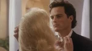 Hollywood tarihinde bazı oyuncular vardır ki kısa sürede büyük bir çıkış yakalar, önemli projelerde yer alır ve ardından gözlerden uzak bir yaşamı tercih eder. Martin Hewitt, bu tanıma uyan isimlerden biri olarak sinema dünyasında dikkat çekmiştir.