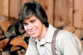 Patrick Labyorteaux’nun hayat hikâyesi, Hollywood’daki birçok klasik başarı öyküsünden farklı ve ilham vericidir. Zor bir çocukluk dönemi geçirdiği, sağlık sorunları yaşadığı ve ardından evlat edinildiği bilinmektedir. Daha sonra sevgi dolu bir aile ortamında büyüyerek sanat dünyasına adım atmıştır.