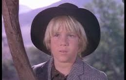 Lindsay Kennedy, Amerika Birleşik Devletleri doğumlu oyuncudur. Genç yaşta televizyon sektörüne adım atmış ve kısa sürede ekran dünyasında dikkat çekmiştir.