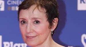 Braschi, yalnızca bir “ünlü eşi” olarak değil, kendi başına uluslararası başarı elde etmiş bir sanatçı olarak kabul edilir. Özellikle Life Is Beautiful (La vita è bella) filmindeki rolüyle dünya çapında tanınmış ve sinema tarihine adını yazdırmıştır.