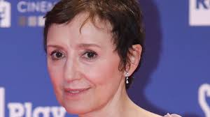 Braschi, yalnızca bir “ünlü eşi” olarak değil, kendi başına uluslararası başarı elde etmiş bir sanatçı olarak kabul edilir. Özellikle Life Is Beautiful (La vita è bella) filmindeki rolüyle dünya çapında tanınmış ve sinema tarihine adını yazdırmıştır.