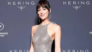 Romantik dramlardan bağımsız filmlere, psikolojik gerilimlerden büyük stüdyo yapımlarına kadar geniş bir yelpazede rol alan Johnson, modern dönemin çok yönlü oyuncuları arasında gösterilmektedir.