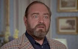 Gençlik yıllarında İngiltere’de tiyatro sahnelerinde yer alan Cabot, klasik İngiliz oyunculuk geleneğinden beslenmiş ve bu sayede güçlü bir sahne disiplini kazanmıştır. Bu deneyim, onun ilerleyen yıllarda sinema ve televizyon projelerinde sergilediği başarılı performansların temelini oluşturmuştur.