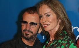 Ailesi Avrupa kökenlidir ve bu kültürel geçmiş, onun ilerleyen yıllarda Avrupa sinemasında rahatlıkla yer almasına katkı sağlamıştır. Gençlik döneminde modellik kariyerine başlayan Bach, kısa sürede uluslararası dergilerde ve moda çevrelerinde tanınan bir isim haline gelmiştir.