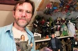 Wayne Faucher, çizgi roman sektörüne 1980’li yılların sonlarına doğru adım atmıştır. Kariyerinin başlangıcında sektördeki birçok sanatçı gibi küçük projelerde görev almış, zamanla mürekkepleme konusundaki teknik yeteneği sayesinde büyük yayınevlerinin dikkatini çekmiştir.