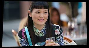 Hana Mae Lee, 28 Eylül 1988 tarihinde Southern California, United States’ta dünyaya geldi. Kore kökenli bir ailede büyüyen Lee, sanatla iç içe bir ortamda yetişti. Küçük yaşlardan itibaren resim, moda ve performans sanatlarına ilgi duydu.