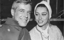 Gençlik yıllarında sanata ilgi duyan Peppard, özellikle tiyatroya yönelmiş ve oyunculuk eğitimi almıştır. Daha sonra eğitimini ünlü Pittsburgh Carnegie Institute of Technology bünyesinde sürdürerek sahne sanatları konusunda kendini geliştirmiştir.