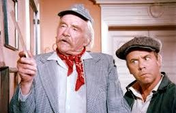 Amerikalı oyuncu, tiyatro sanatçısı ve sosyal aktivist Will Geer, özellikle klasik Amerikan televizyon dizilerinden The Waltons’da canlandırdığı “Grandpa Zebulon Walton” karakteri ile geniş kitleler tarafından tanınmıştır. Ancak Geer’ın kariyeri yalnızca televizyon oyunculuğu ile sınırlı değildir.