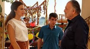 Babam, merkezine bir baba-oğul ilişkisini alarak ilerleyen, duygusal yoğunluğu yüksek bir dramdır. Hikâye, gündelik yaşamın içinden gelen sıradan olaylar üzerinden gelişir ve büyük dramatik kırılmalardan ziyade karakterlerin iç dünyasına odaklanır.