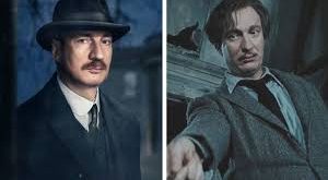 İngiliz sinema dünyasının en dikkat çekici karakter oyuncularından biri olan David Thewlis, güçlü oyunculuk performansları, sıra dışı karakter yorumları ve uzun yıllara yayılan kariyeriyle uluslararası alanda tanınan bir isimdir.