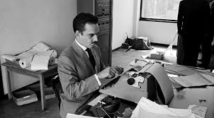 Kolombiya doğumlu olan Gabriel García Márquez, yalnızca bir romancı değil; aynı zamanda gazeteci, senarist, düşünür ve toplumsal hafızayı anlatıya dönüştüren usta bir gözlemcidir.