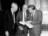 Amerikan tarih yazımında 20. yüzyılın en saygın isimlerinden biri olarak kabul edilen John Arthur Garraty, özellikle Amerika Birleşik Devletleri siyasi, sosyal ve ekonomik tarihi üzerine yaptığı çalışmalarla tanınan önemli bir tarihçidir.