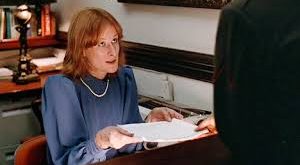 Lucy Lee Flippin, Amerika Birleşik Devletleri’nde dünyaya gelmiştir. Çocukluk ve gençlik yıllarına dair kamuoyuna yansıyan bilgiler sınırlı olsa da erken yaşlardan itibaren sanat ve sahne dünyasına ilgi duyduğu bilinmektedir.