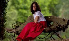 Gençlik yıllarında eğitimine önem veren Harrison, aynı zamanda müzik endüstrisine ilgi duymaya başlamıştır. Profesyonel yaşamına müzik sektöründe adım atması, ilerleyen yıllarda kaderini değiştirecek önemli karşılaşmalara da zemin hazırlamıştır.