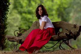 Gençlik yıllarında eğitimine önem veren Harrison, aynı zamanda müzik endüstrisine ilgi duymaya başlamıştır. Profesyonel yaşamına müzik sektöründe adım atması, ilerleyen yıllarda kaderini değiştirecek önemli karşılaşmalara da zemin hazırlamıştır.