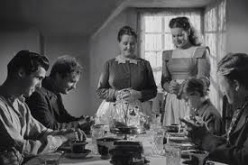 1941 yapımı Vadim O Kadar Yeşildi ki, özgün adıyla How Green Was My Valley, klasik Hollywood sinemasının en değerli dram filmlerinden biridir. Yönetmenliğini usta sinemacı John Ford’un üstlendiği yapım, Richard Llewellyn’in aynı adlı romanından sinemaya uyarlanmıştır.