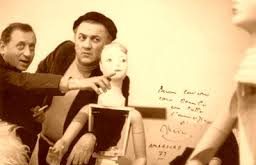 İtalya’nın sanat ve moda geleneği güçlü kültürel ortamı, onun yaratıcı vizyonunu beslemiştir. Gençlik döneminde resim, dekor ve sahne tasarımıyla ilgilenmesi, ileride sinema kostüm tasarımcısı olarak yükselmesinin temelini oluşturmuştur.