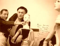 İtalya’nın sanat ve moda geleneği güçlü kültürel ortamı, onun yaratıcı vizyonunu beslemiştir. Gençlik döneminde resim, dekor ve sahne tasarımıyla ilgilenmesi, ileride sinema kostüm tasarımcısı olarak yükselmesinin temelini oluşturmuştur.