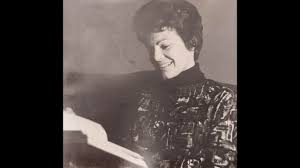 Livia Rokach hakkında kamuoyunda sınırlı kişisel bilgi bulunsa da, yazılarından ve araştırmalarından güçlü bir entelektüel altyapıya sahip olduğu anlaşılmaktadır. Tarih, siyaset bilimi, diplomasi ve gazetecilik alanlarında derin bilgi sahibi olduğu görülür.