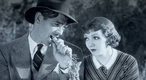 1934 yapımı Bir Gecede Oldu (It Happened One Night), teknik olarak bir TV dizisi değil, sinema tarihinin en önemli romantik komedilerinden biri olan unutulmaz bir sinema klasiğidir.